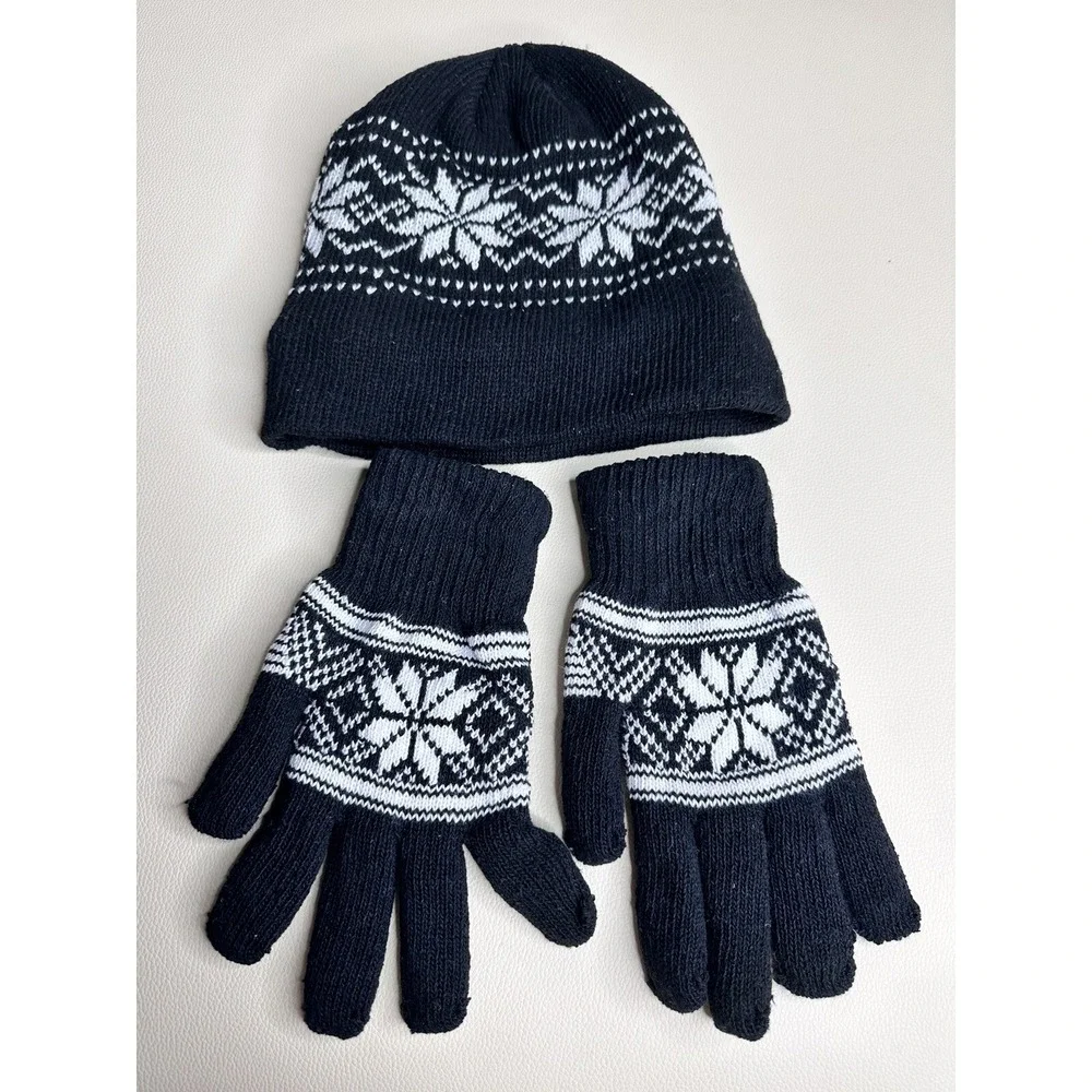 Unisex Snowflake gloves and hat, one size,‎ black/white